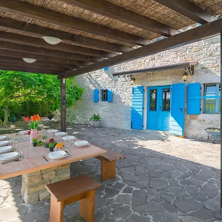 Gorgeous Home In Krusvari Сasa de vacaciones