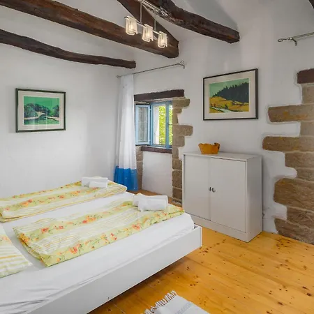 Gorgeous Home In Krusvari * Racicki Brijeg