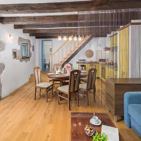 Gorgeous Home In Krusvari Holiday home Racicki Brijeg